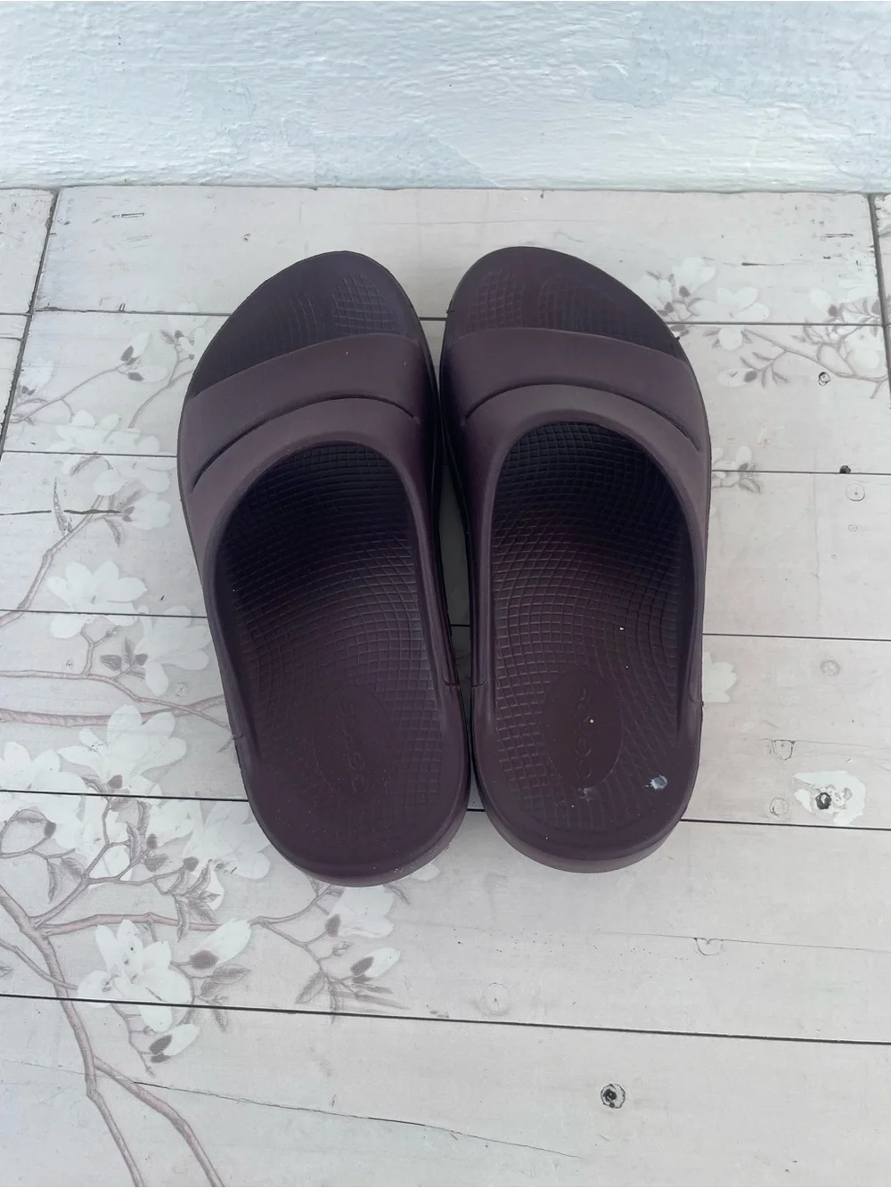 OOFOS comfortable slip